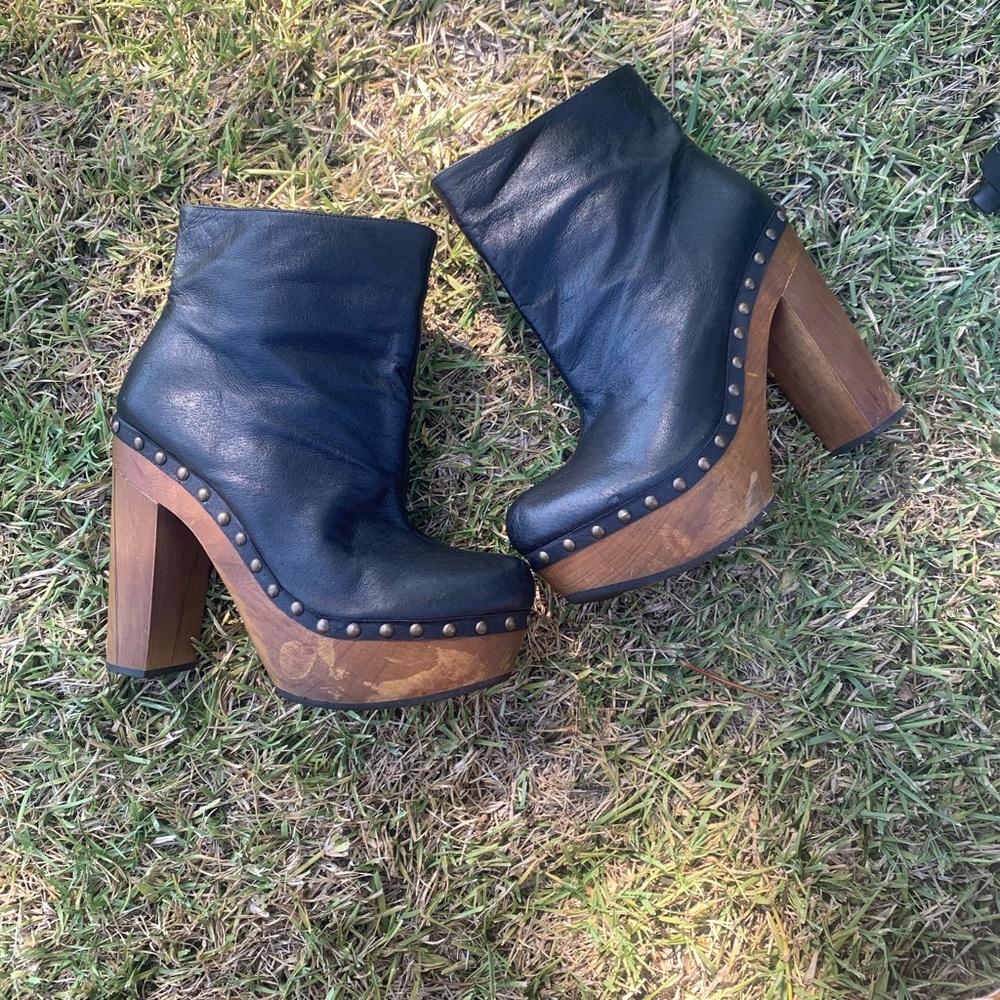 Platform leather with wood shoes